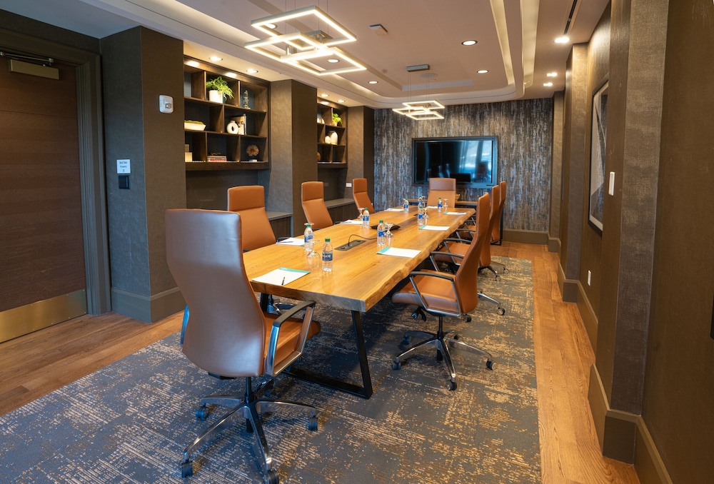 Hotel Indigo Columbus at Riverfront Place by IHG - photo 33