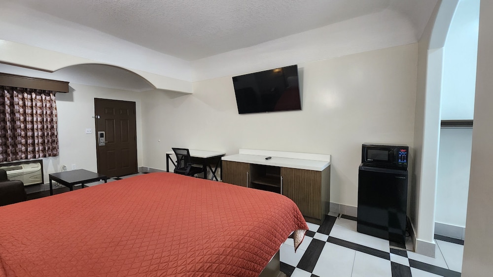 Scottish Inns & Suites Sam Houston Pkwy - photo 6