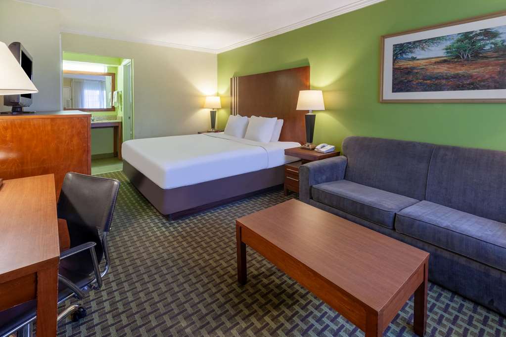 Days Inn by Wyndham Austintown - photo 20