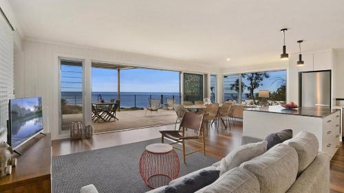 'Surfside' by HolidayCo - last minute hotel in Booker Bay