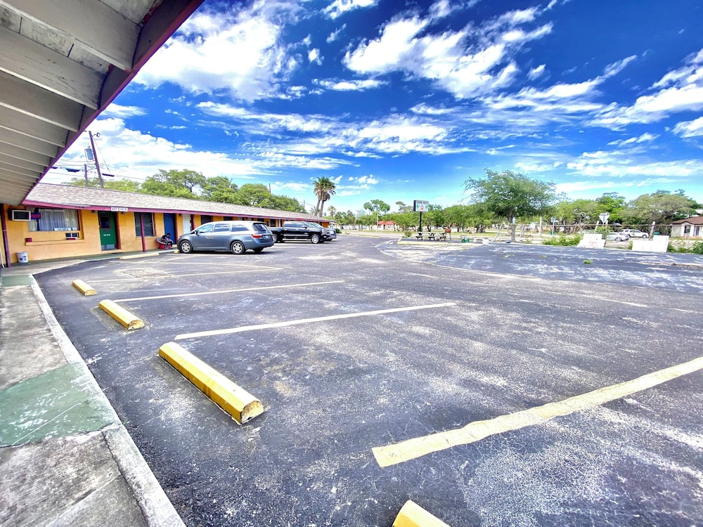 Tropic Motel - photo 36