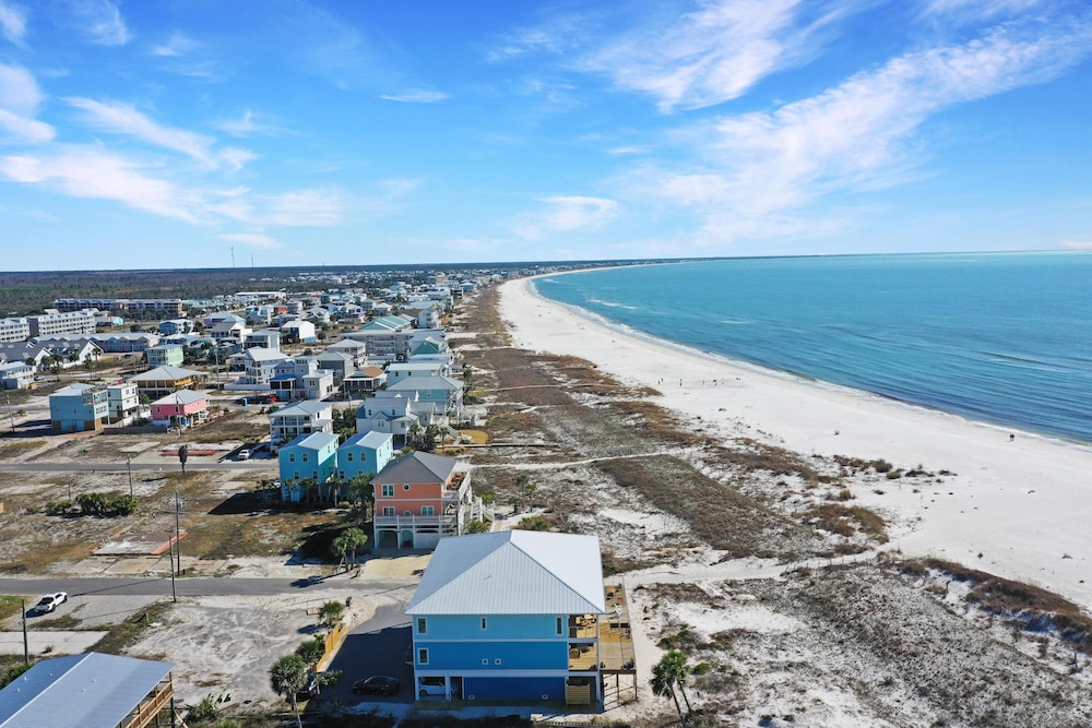 Sea La Vie by Pristine Properties Vacation Rentals — 4-Star Luxury Hotel in Mexico Beach, United States