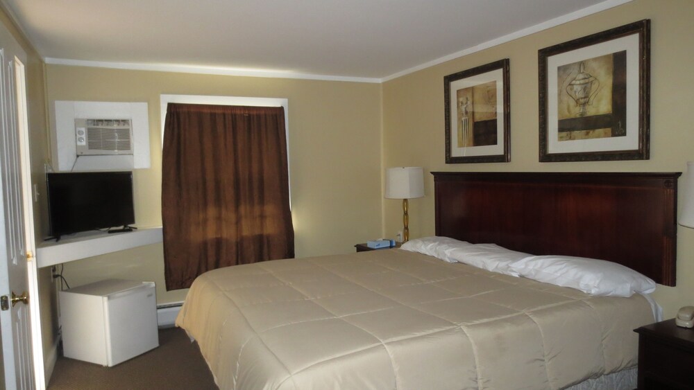 The Villager Motel - photo 18