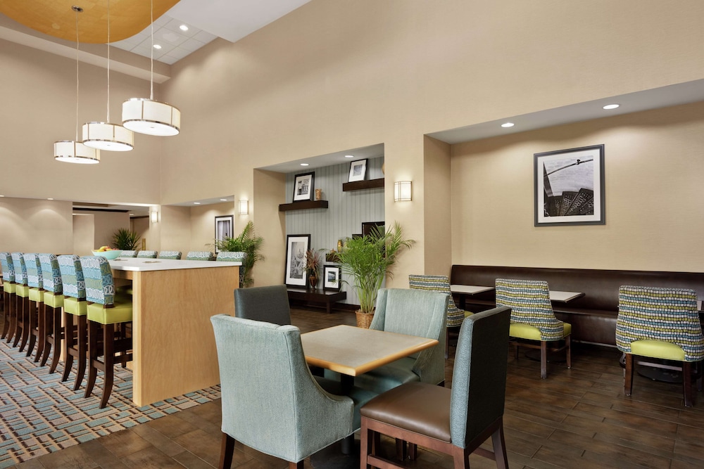 Hampton Inn & Suites Brunswick - photo 28