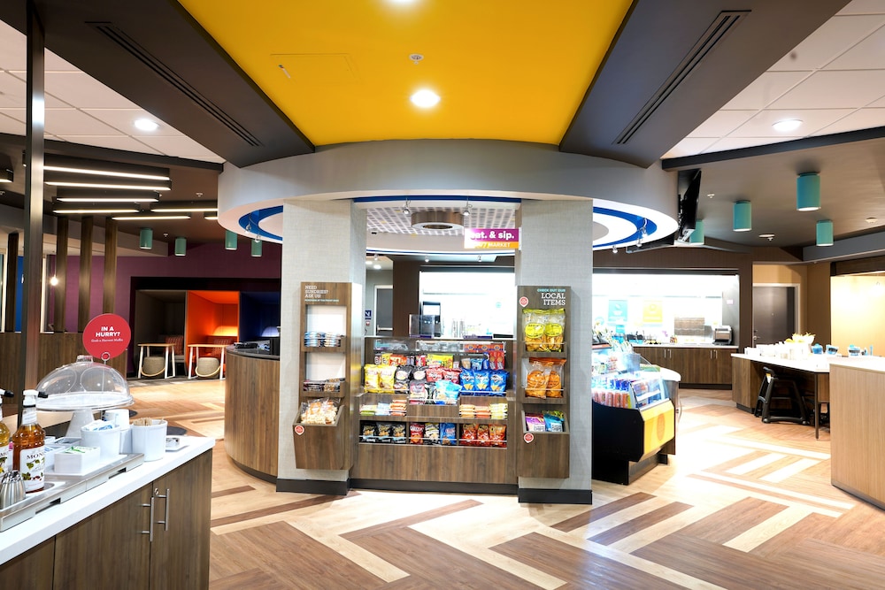 Tru by Hilton Lake City - photo 4