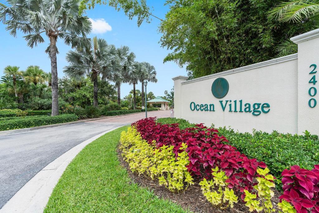 Beach bungalow at Ocean Village — 4-Star Luxury Hotel in Fort Pierce, United States