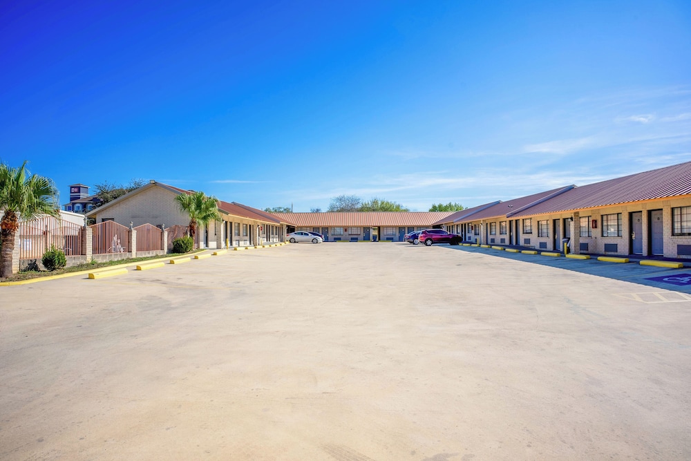 Pleasanton Executive Inn By OYO - photo 49
