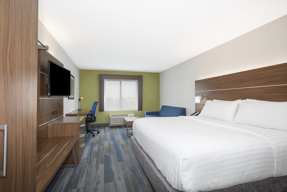 Holiday Inn Express Kansas City at the Legends by IHG - photo 4