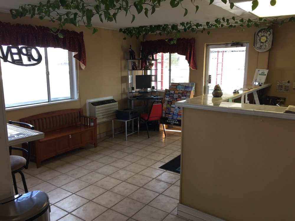 Budget Inn and Suites Colby - photo 6