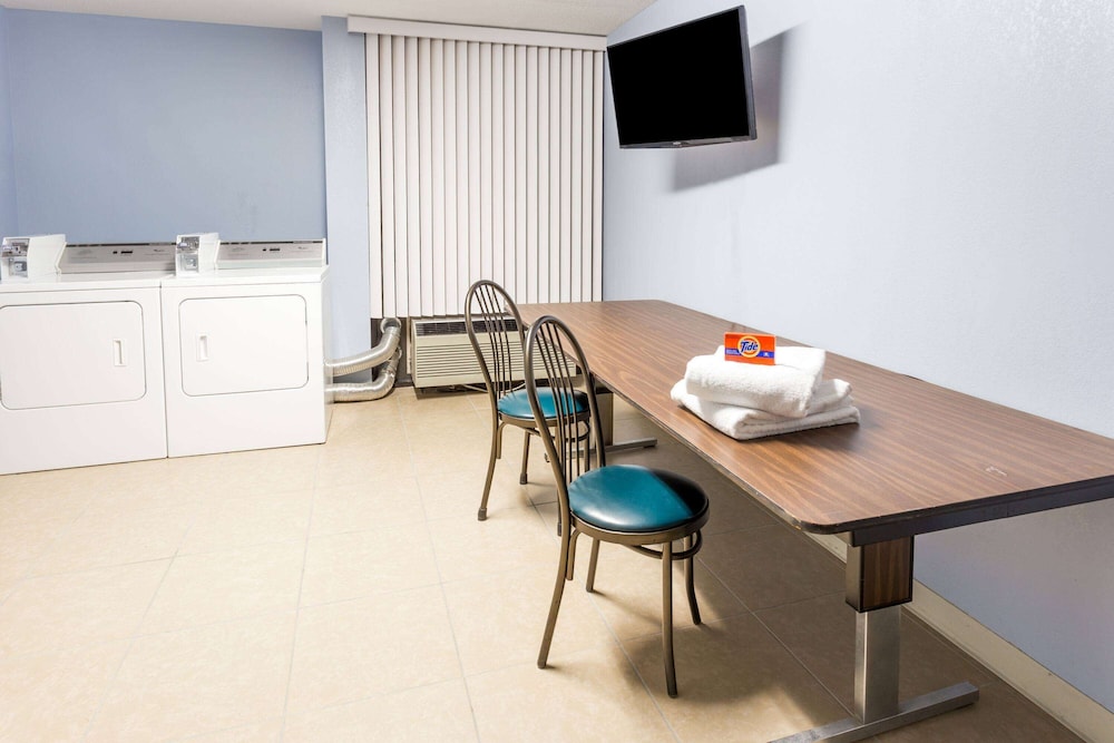 Days Hotel & Conference Center by Wyndham Danville - photo 35