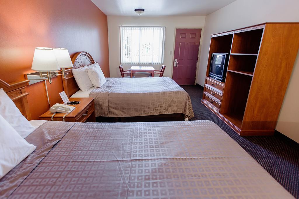 Americas Best Value Airport Inn - photo 16