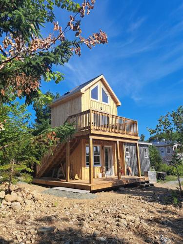 The Birch Plain Tower - carbon neutral hotel in Unknown City