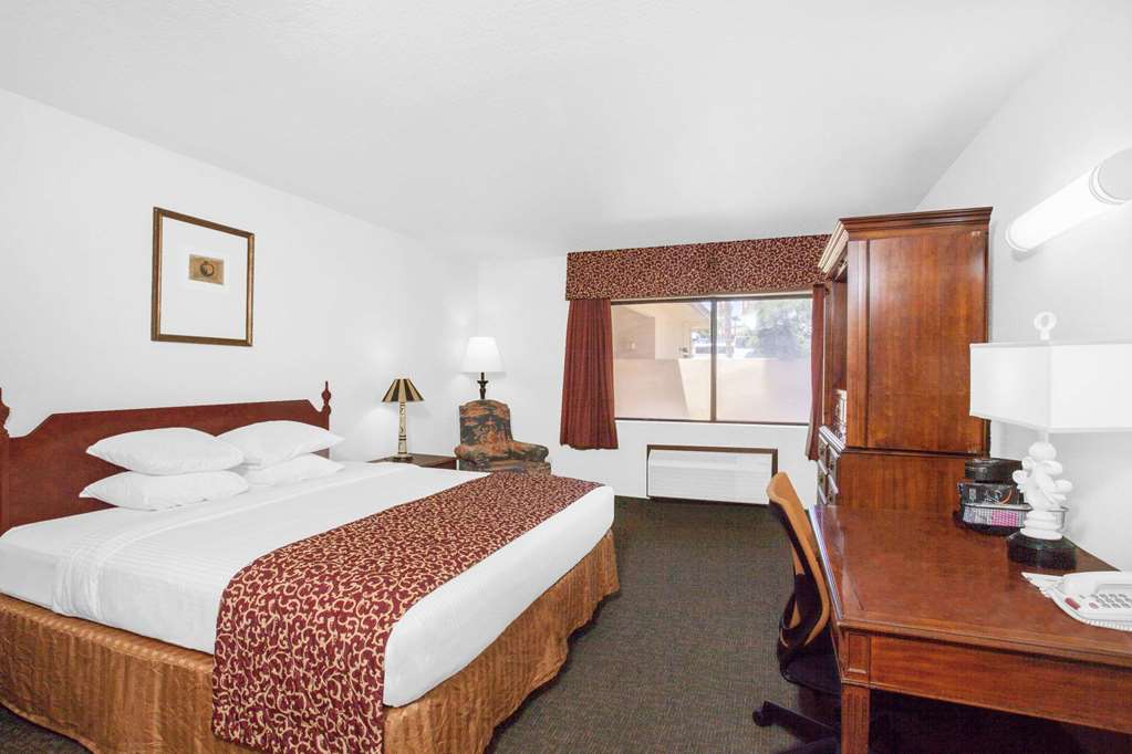 Ramada by Wyndham Barstow - photo 10