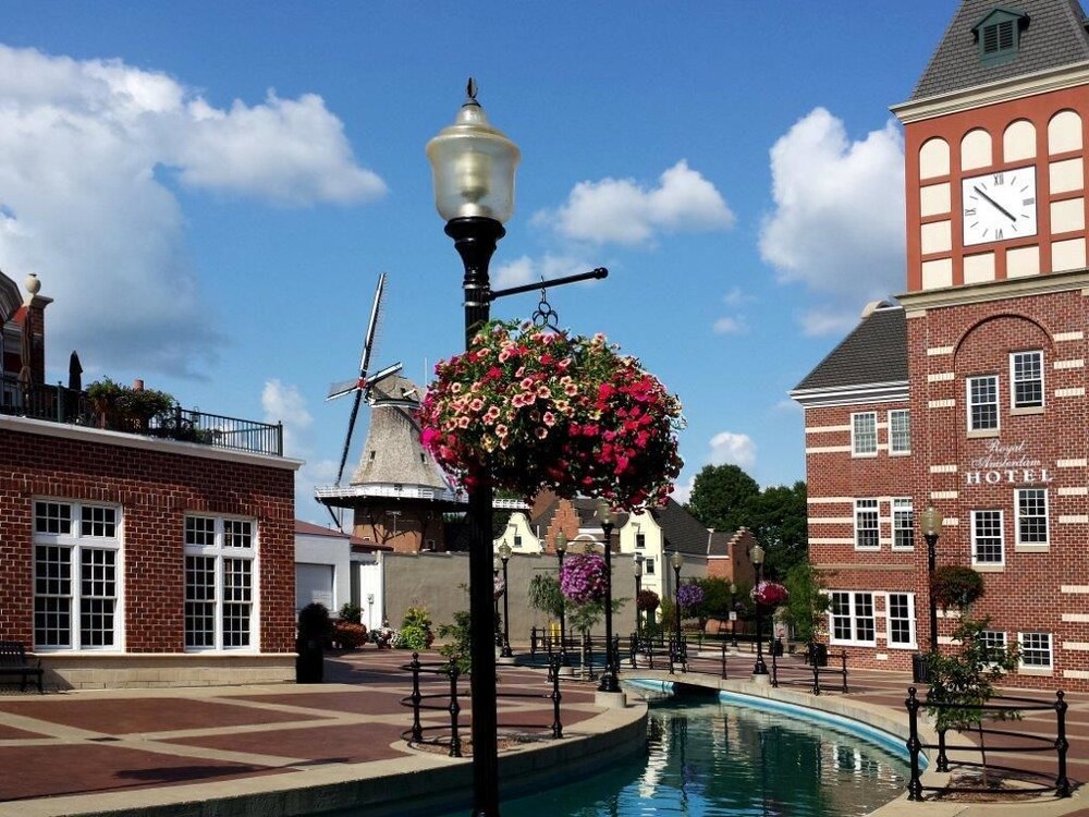 Royal Amsterdam Hotel in Pella, United States