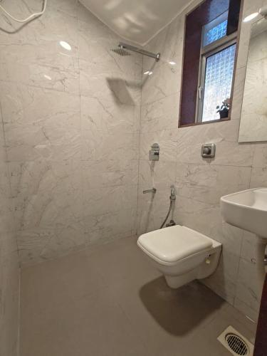 Spacious 1BHK Off Carter Road