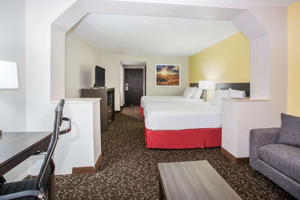 Days Inn by Wyndham Phoenix North - photo 29