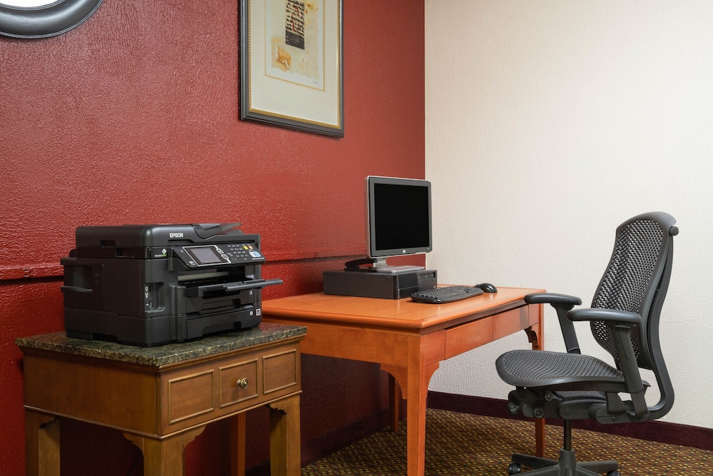 Ramada by Wyndham Albert Lea - photo 83