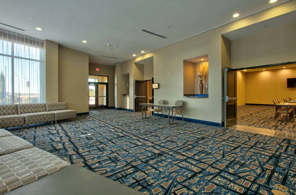 La Quinta Inn & Suites by Wyndham Lubbock Southwest - photo 37