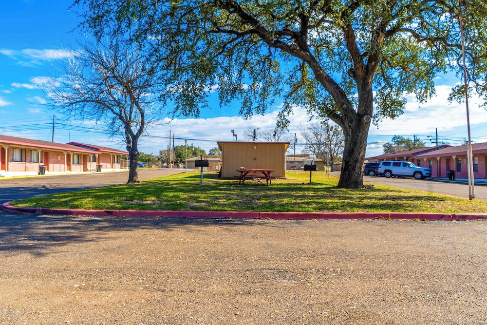 Oyo Hotel Beeville Us 181 - photo 77