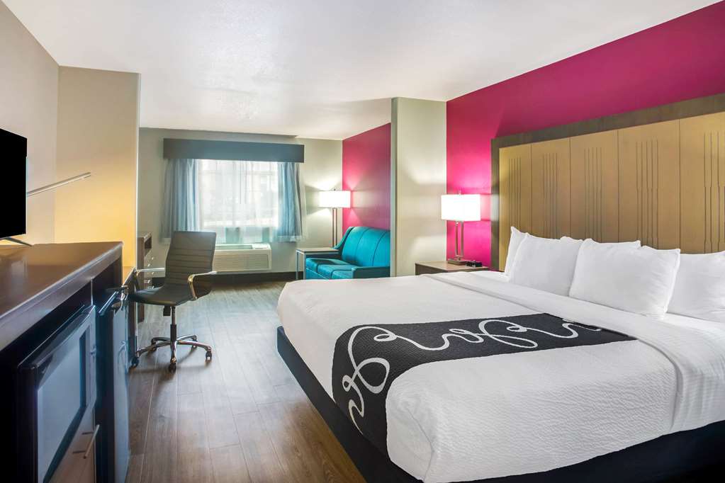 La Quinta Inn & Suites by Wyndham Fort Smith - photo 22