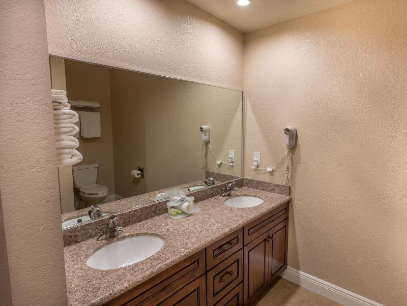 Edgewater Inn Reedley - photo 27