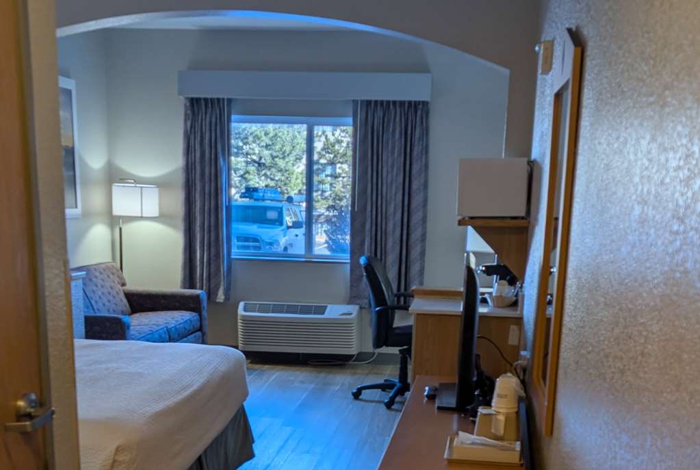 Days Inn & Suites by Wyndham Castle Rock - photo 9