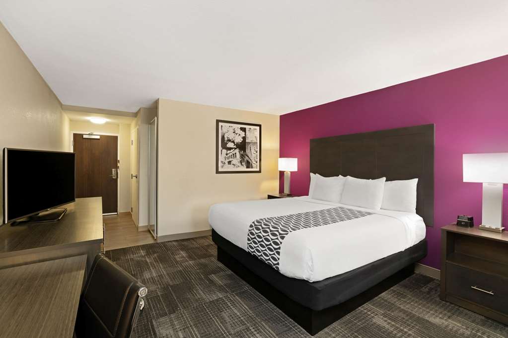 La Quinta Inn & Suites by Wyndham Columbus MS - photo 14