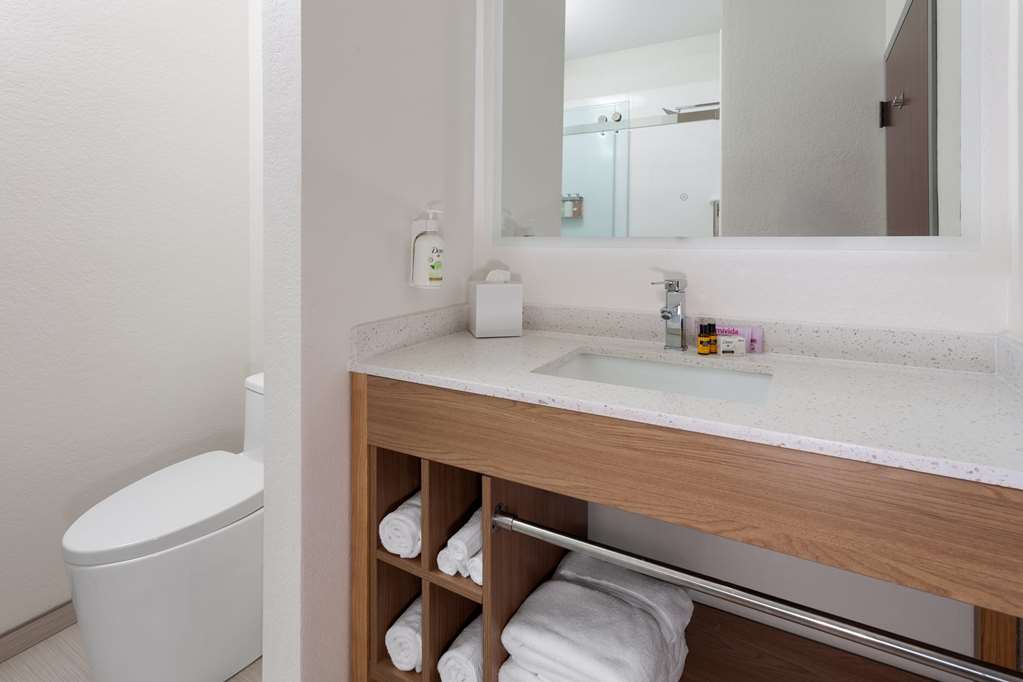 La Quinta Inn & Suites Coralville Iowa City - photo 14