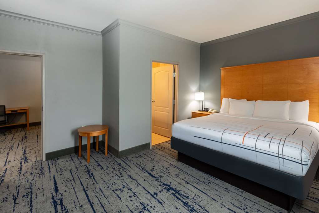 La Quinta Inn & Suites by Wyndham Bridgeport - photo 20
