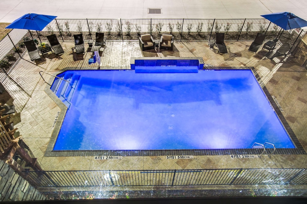 Hampton Inn & Suites Dallas Ft. Worth Airport South - photo 36