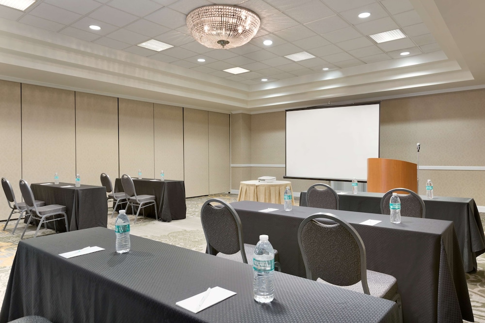Embassy Suites by Hilton Newark Wilmington South - photo 27