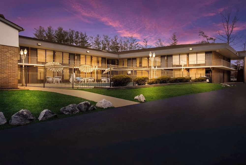 Quality Inn Asheville Airport - photo 46