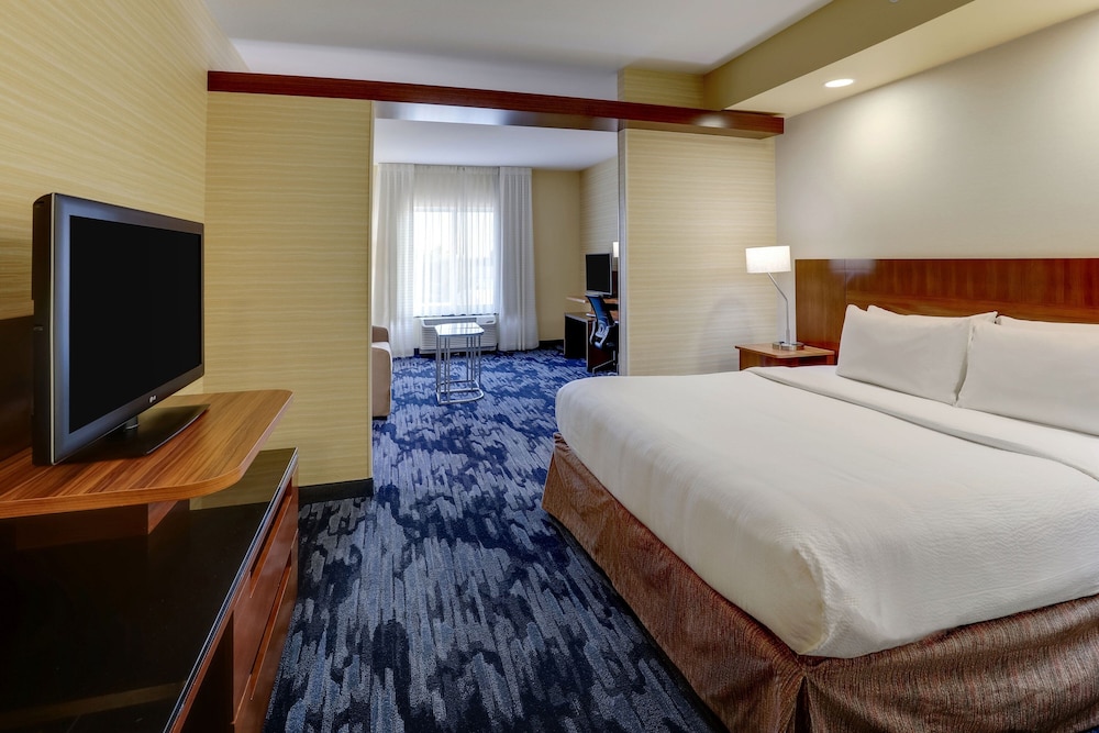 Fairfield Inn & Suites Hutchinson - photo 12