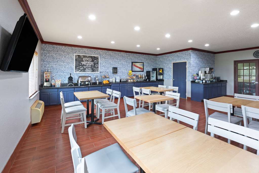 AmericInn by Wyndham Grinnell - photo 32