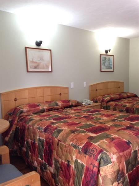 Admiral Motel - photo 18