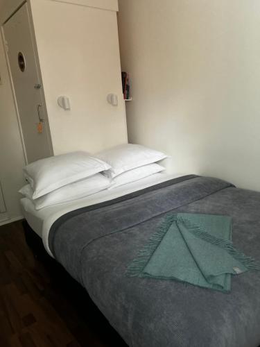 Studio 104 Free PARKING onsite Private entrance