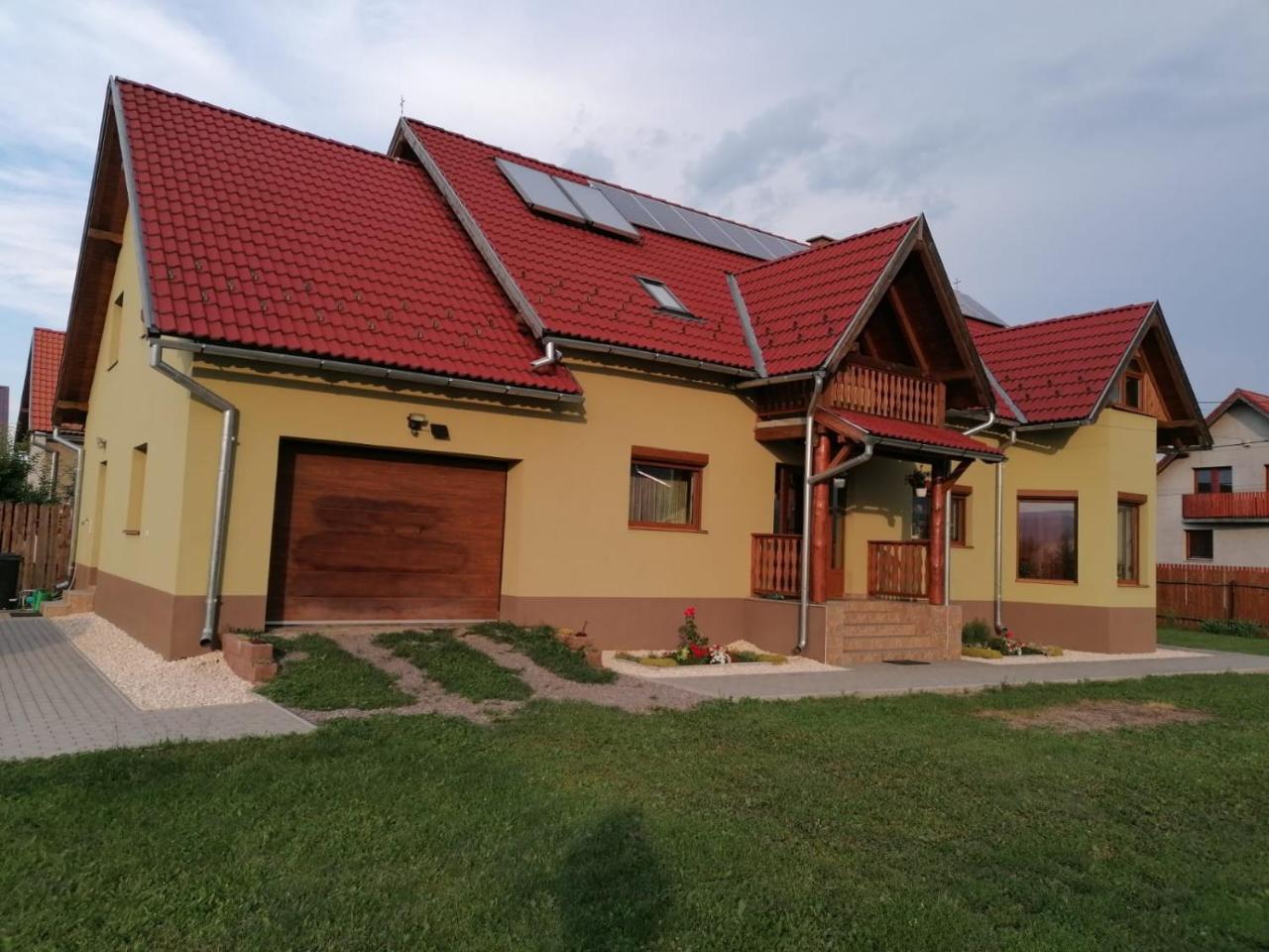 Székelyföldi családi ház — hotel in Ciceu