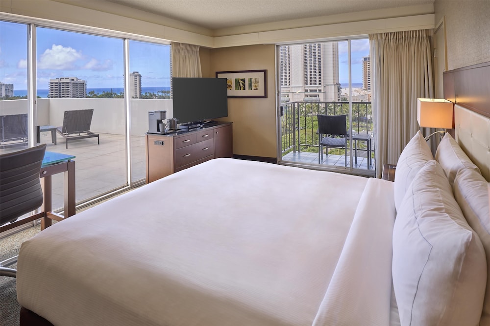 DoubleTree by Hilton Hotel Alana Waikiki Beach - photo 20