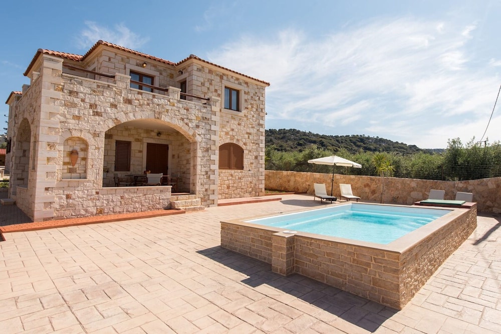 Ydria Villa A With Pool — 4-Star Luxury Hotel in Hersonissos, Greece