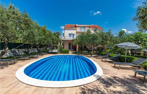 Holiday Home Kastel Stafilic 46 With Outdoor Swimmingpool — 4-Star Luxury Hotel in Kastel Stafilic, Croatia