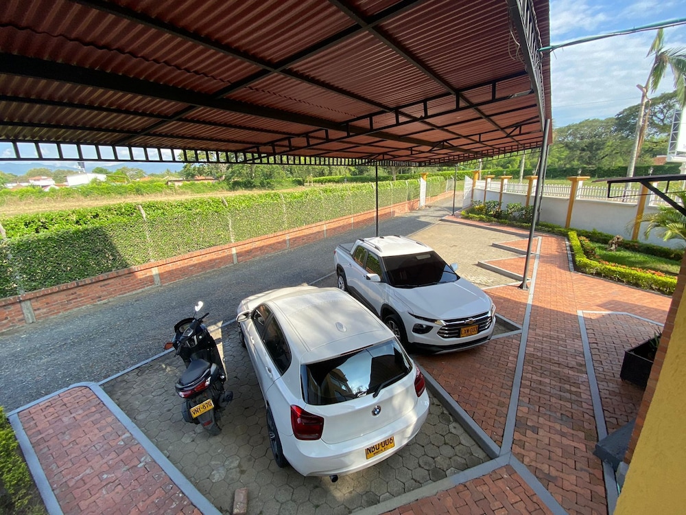 Hotel Villa Zaragoza in Cartago, Colombia