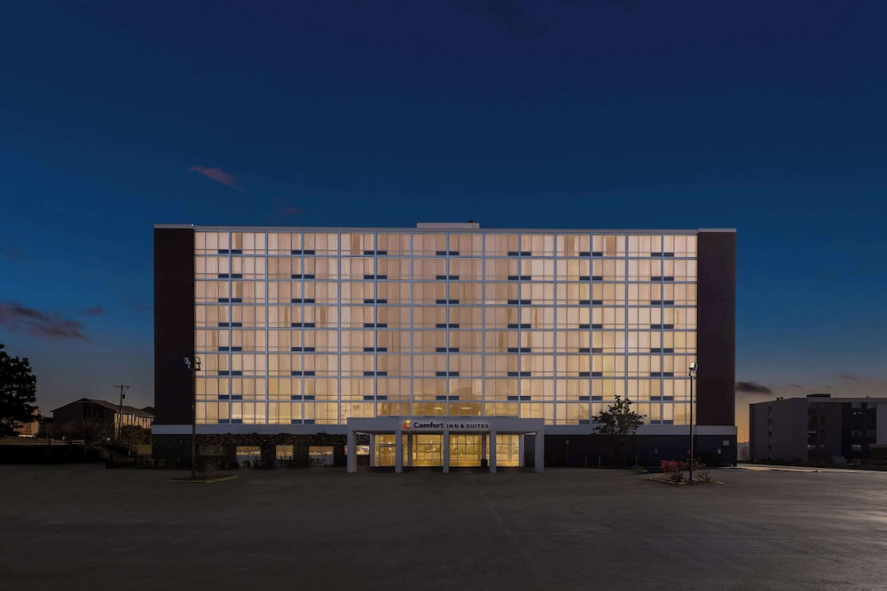 Comfort Inn & Suites Omaha Central - photo 33