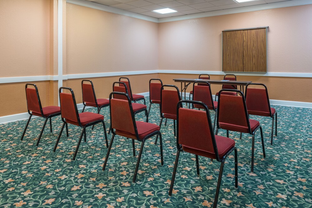 Super 8 by Wyndham Little Rock Otter Creek - photo 22