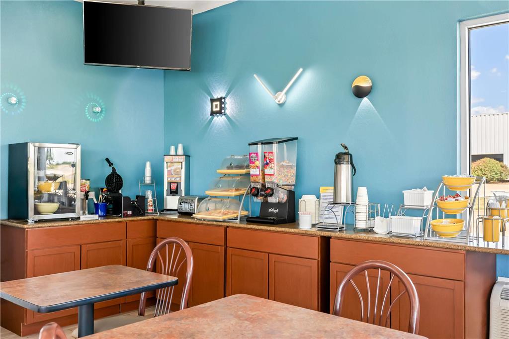 Days Inn by Wyndham Salina South - photo 38