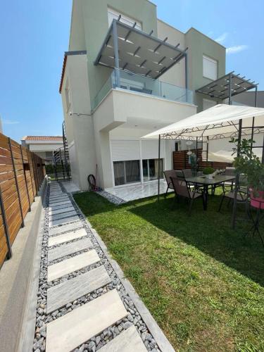 Chara's House — 4-Star Luxury Hotel in Nea Iraklitsa, Greece