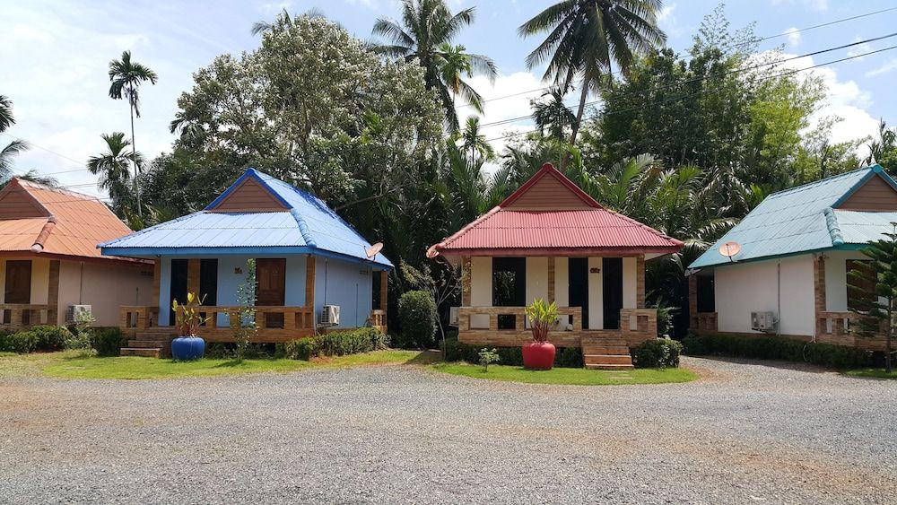 Promtawan Resort pet-friendly hotel Surat Thani