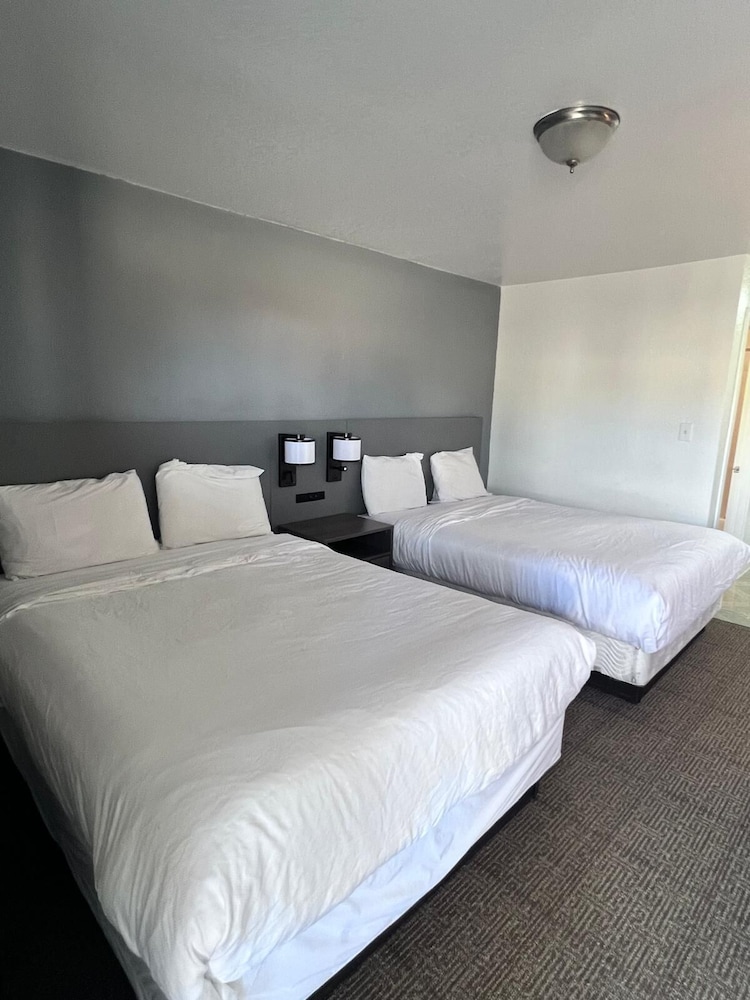 OYO Garden Inn and Suites Pearsall I 35 East - photo 9