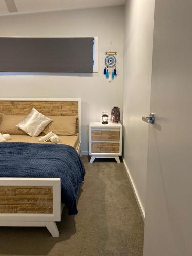 Coastal Hideaway By Lake — hotel in Toukley