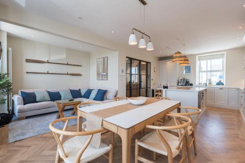 Wylfa The Upper House & The Hide by Birch Stay — 4-Star Luxury Hotel in Rhosneigr, United Kingdom