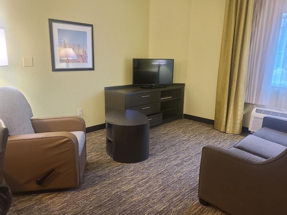 Candlewood Suites Bismarck by IHG - photo 13